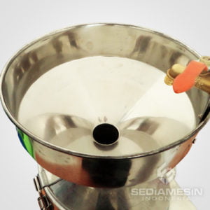 Mesin Pemeras Kedelai : Corong Untuk Feeding
